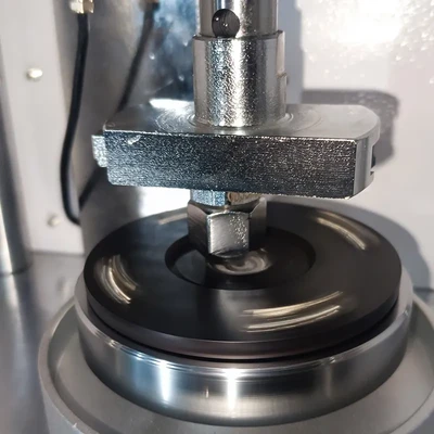 Probador de fricción y desgaste de pasador (pin) / bola en disco